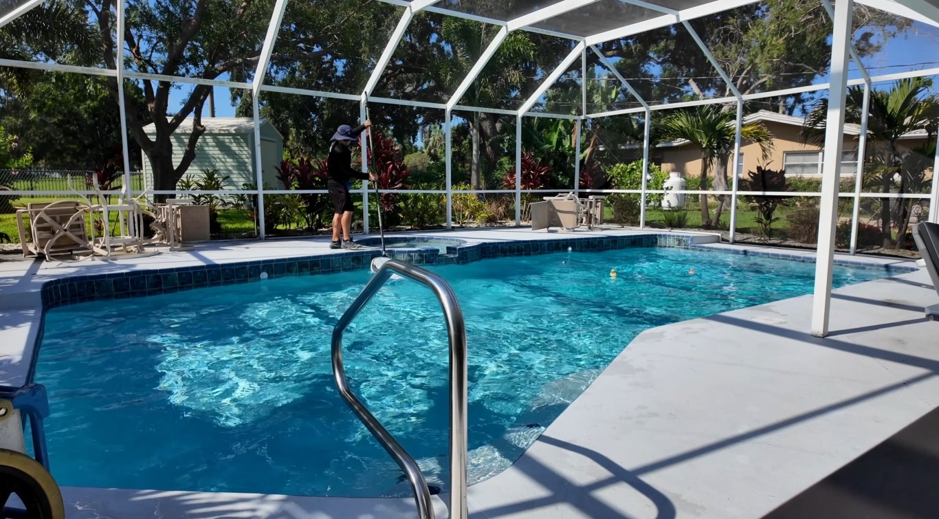 Local pool technicians servicing homes in Kingman, Arizona
